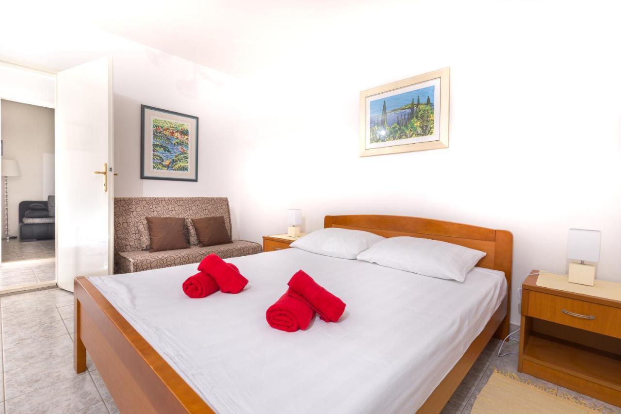 Apartments Dobronic เยลซา ภายนอก รูปภาพ