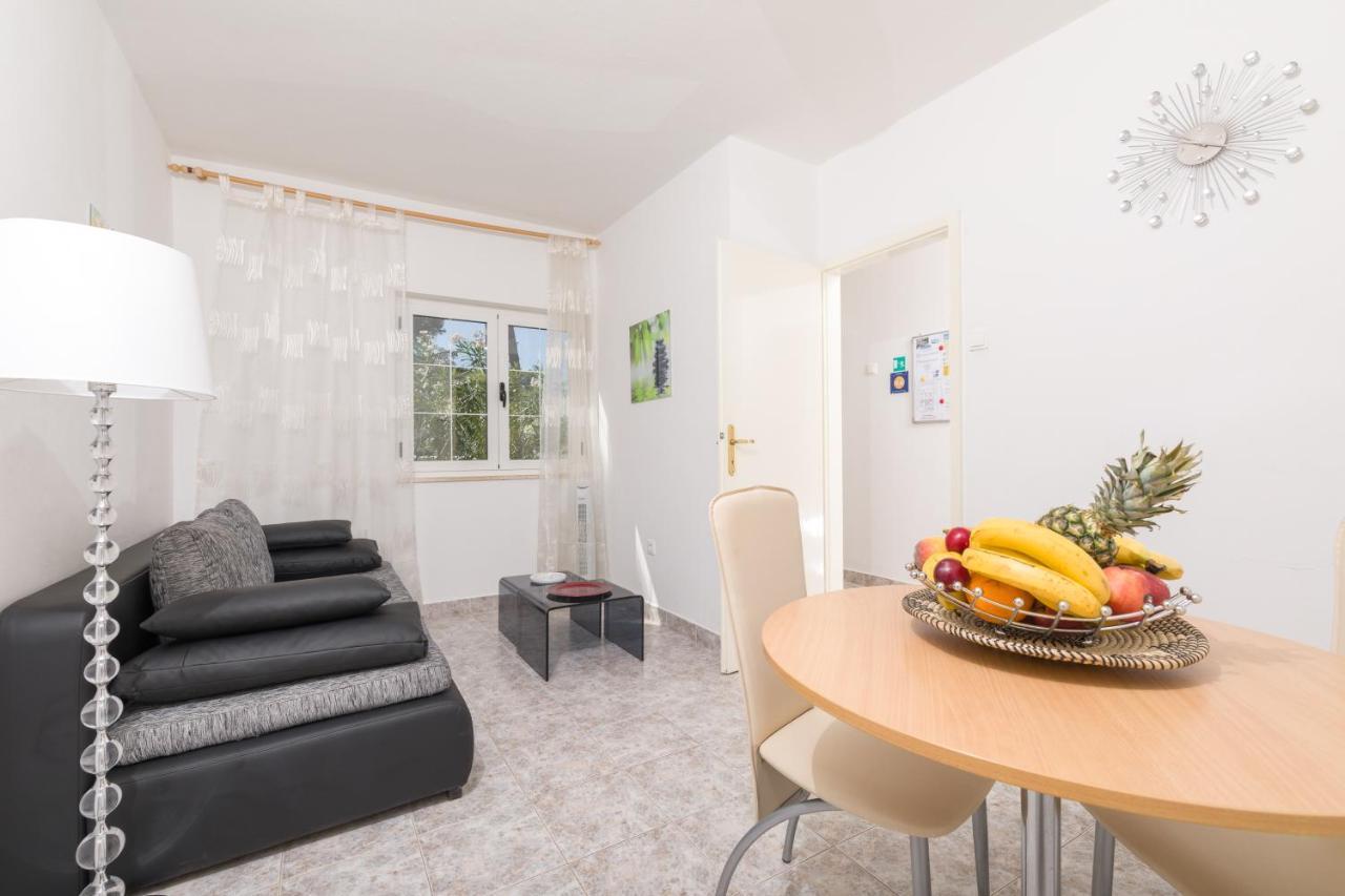 Apartments Dobronic เยลซา ภายนอก รูปภาพ