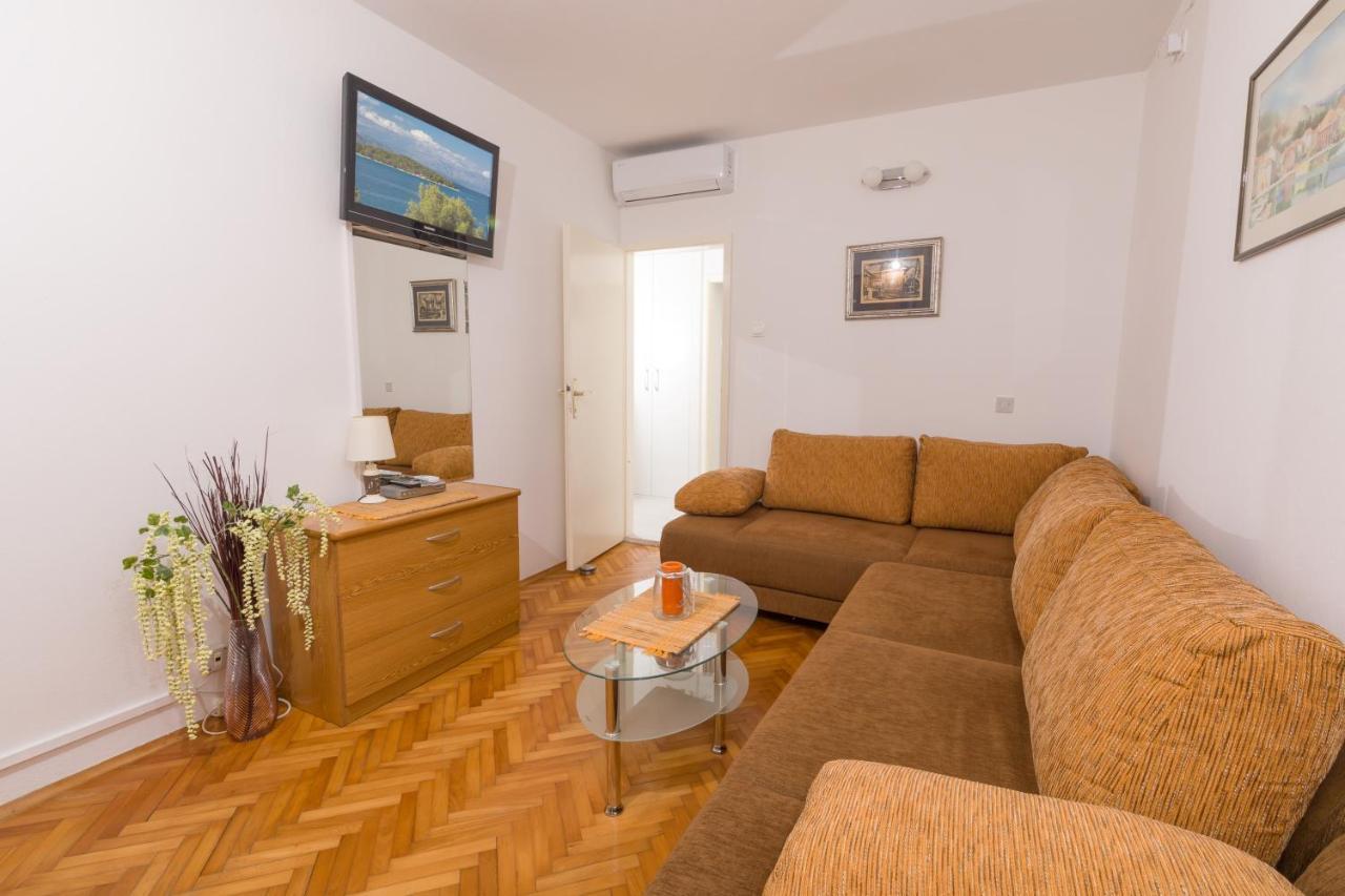 Apartments Dobronic เยลซา ภายนอก รูปภาพ