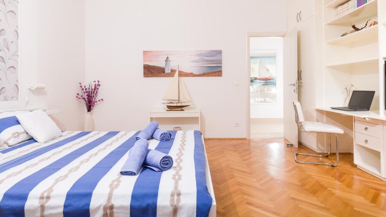 Apartments Dobronic เยลซา ภายนอก รูปภาพ